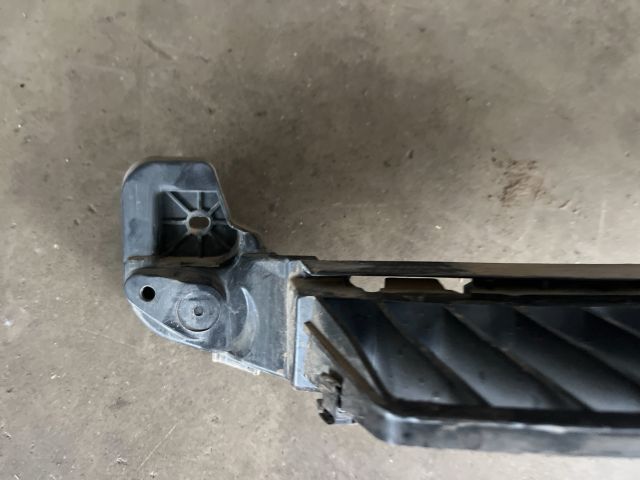 bontott SKODA KAROQ Hátsó középső Lökhárító Tartó (Műanyag)