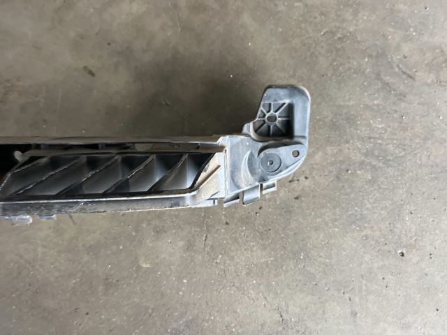 bontott SKODA KAROQ Hátsó középső Lökhárító Tartó (Műanyag)