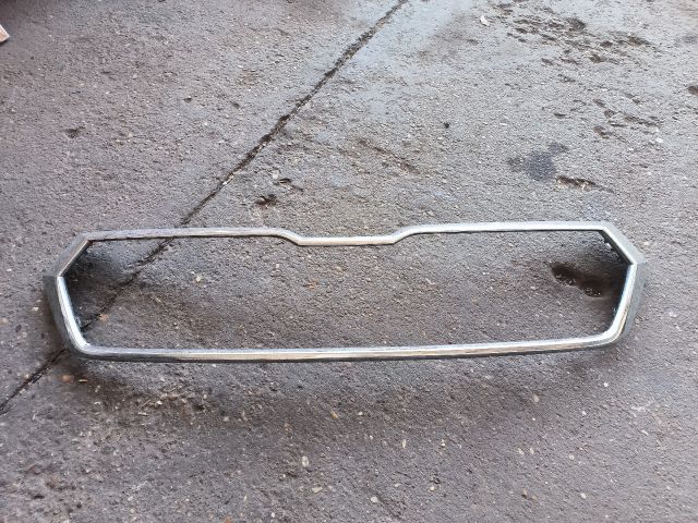 bontott SKODA KAROQ Hűtőrács