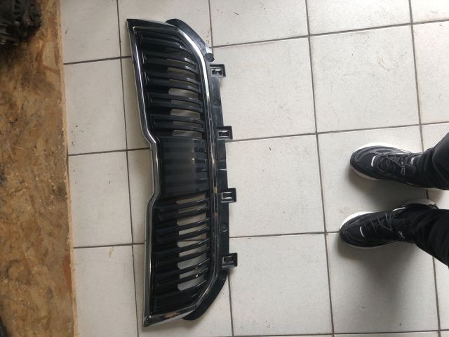 bontott SKODA KAROQ Hűtőrács