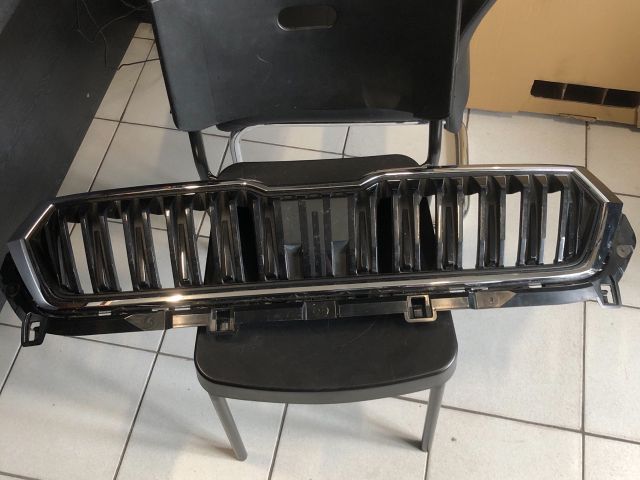 bontott SKODA KAROQ Hűtőrács