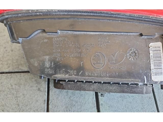 bontott SKODA KAROQ Jobb Belső Hátsó Lámpa