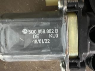 bontott SKODA KAROQ Jobb első Ablakemelő Motor