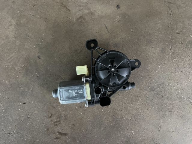 bontott SKODA KAROQ Jobb első Ablakemelő Motor