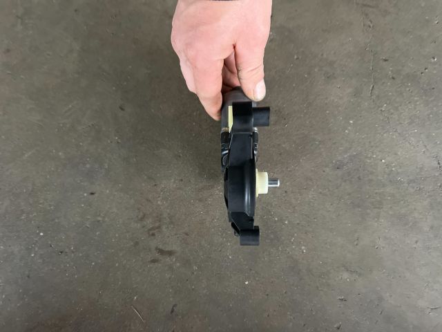 bontott SKODA KAROQ Jobb első Ablakemelő Motor