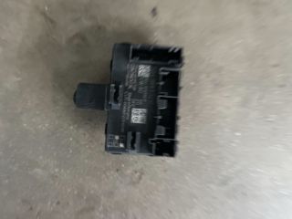 bontott SKODA KAROQ Jobb első Ajtó Vezérlőegység