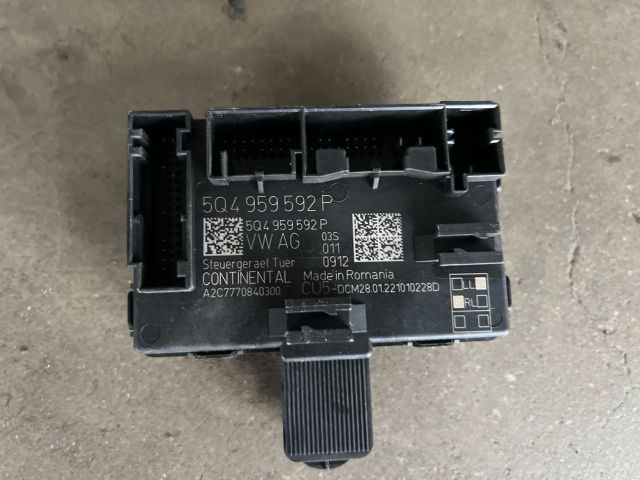 bontott SKODA KAROQ Jobb első Ajtó Vezérlőegység