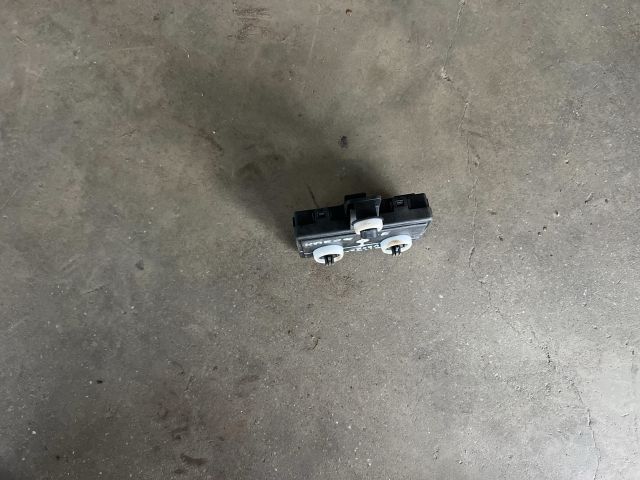 bontott SKODA KAROQ Jobb első Ajtó Vezérlőegység