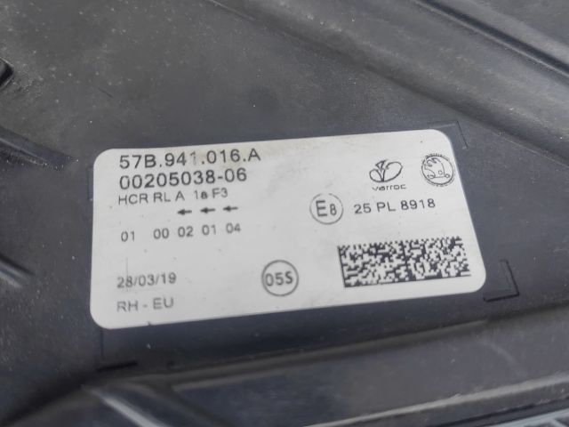 bontott SKODA KAROQ Jobb Fényszóró