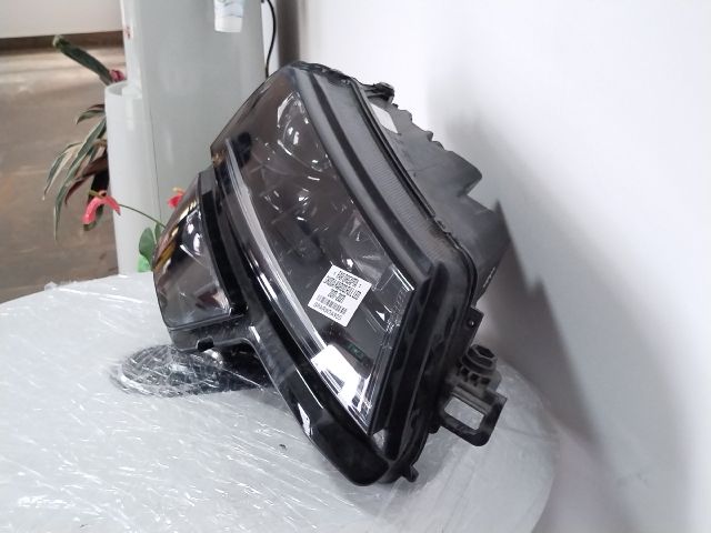 bontott SKODA KAROQ Jobb Fényszóró