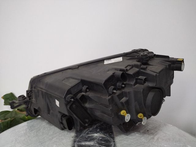 bontott SKODA KAROQ Jobb Fényszóró