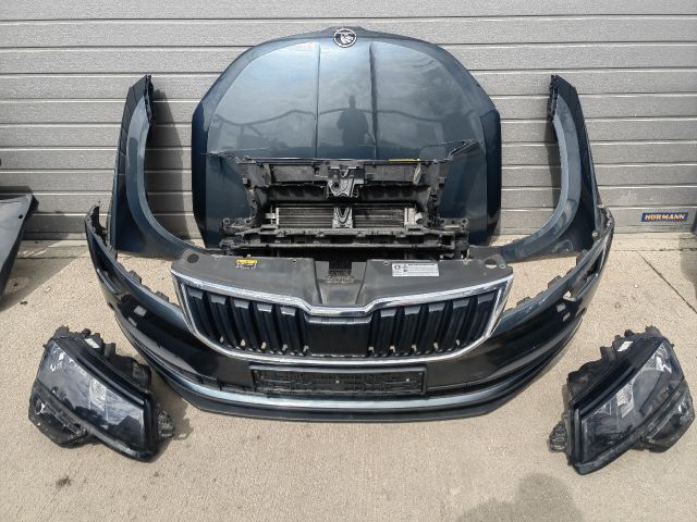 bontott SKODA KAROQ Jobb Fényszóró