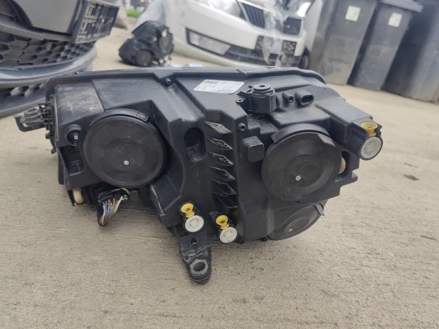 bontott SKODA KAROQ Jobb Fényszóró