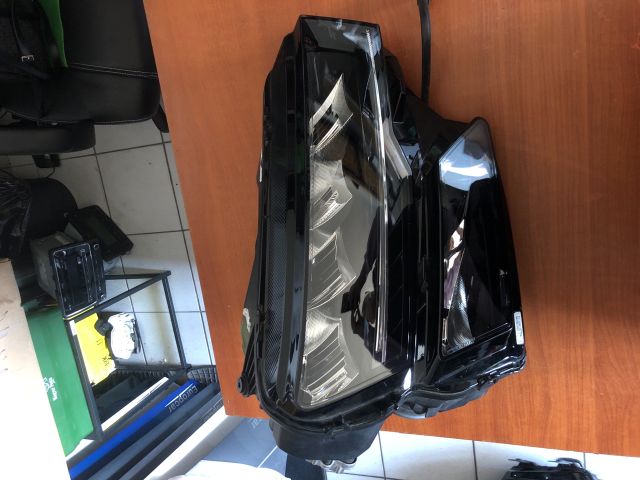 bontott SKODA KAROQ Jobb Fényszóró