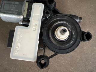 bontott SKODA KAROQ Jobb hátsó Ablakemelő Motor