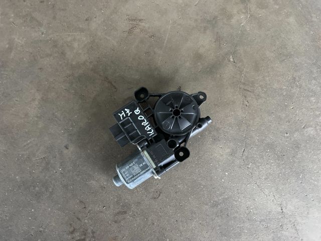 bontott SKODA KAROQ Jobb hátsó Ablakemelő Motor