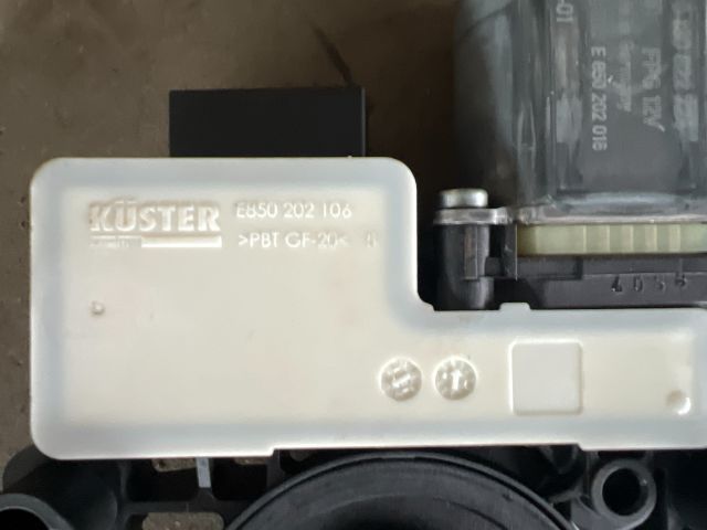 bontott SKODA KAROQ Jobb hátsó Ablakemelő Motor