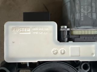 bontott SKODA KAROQ Jobb hátsó Ablakemelő Motor