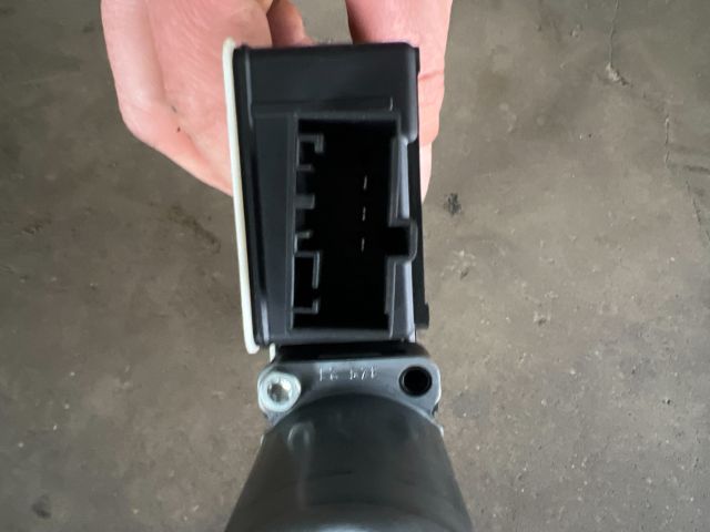 bontott SKODA KAROQ Jobb hátsó Ablakemelő Motor