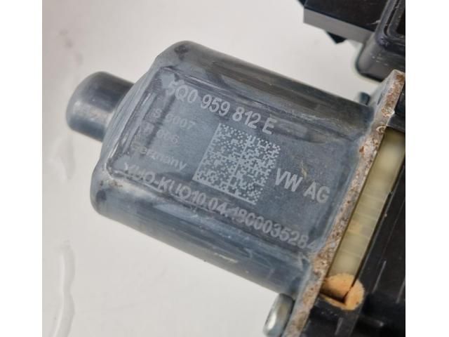 bontott SKODA KAROQ Jobb hátsó Ablakemelő Szerkezet (Elektromos)