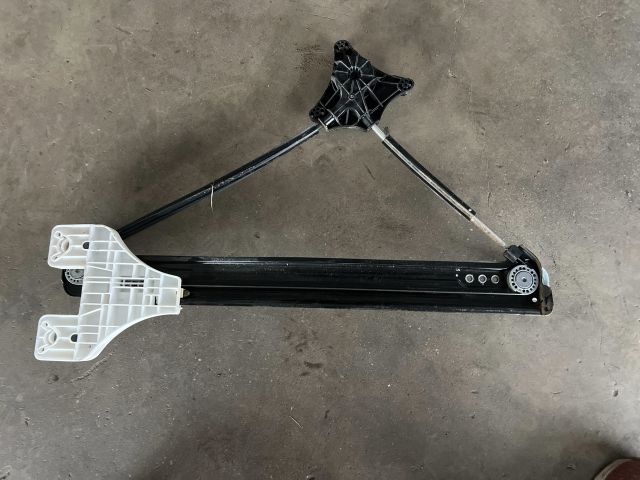 bontott SKODA KAROQ Jobb hátsó Ablakemelő Szerkezet (Elektromos)