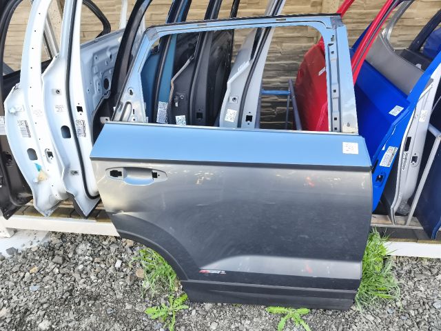 bontott SKODA KAROQ Jobb hátsó Ajtó (Üres lemez)