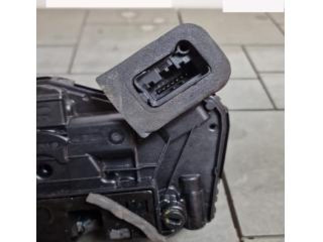 bontott SKODA KAROQ Jobb hátsó Ajtózár