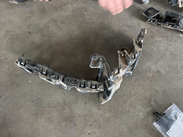 bontott SKODA KAROQ Jobb hátsó Lökhárító Tartó (Műanyag)