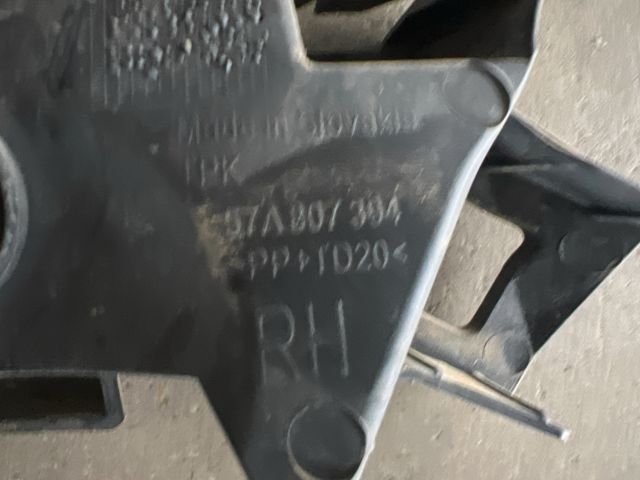 bontott SKODA KAROQ Jobb hátsó Lökhárító Tartó (Műanyag)