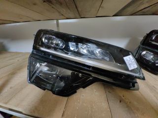 bontott SKODA KAROQ Jobb Ledes Fényszóró