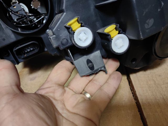 bontott SKODA KAROQ Jobb Ledes Fényszóró