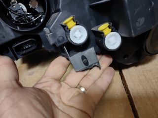 bontott SKODA KAROQ Jobb Ledes Fényszóró