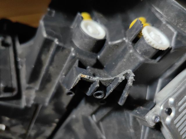 bontott SKODA KAROQ Jobb Ledes Fényszóró