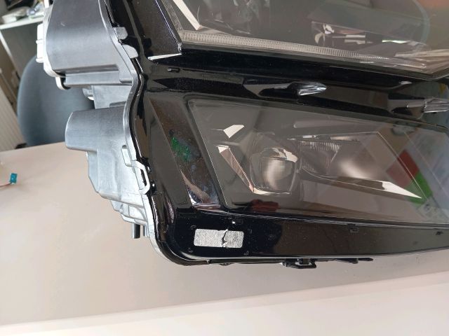 bontott SKODA KAROQ Jobb Ledes Fényszóró