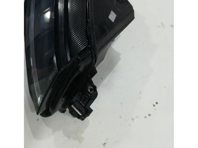 bontott SKODA KAROQ Jobb Ledes Fényszóró