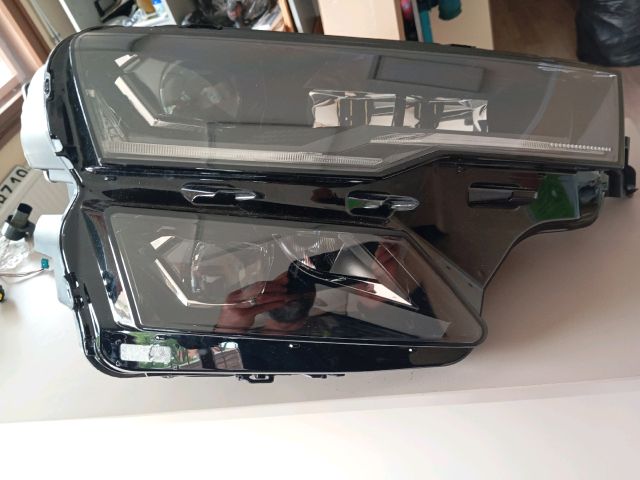 bontott SKODA KAROQ Jobb Ledes Fényszóró