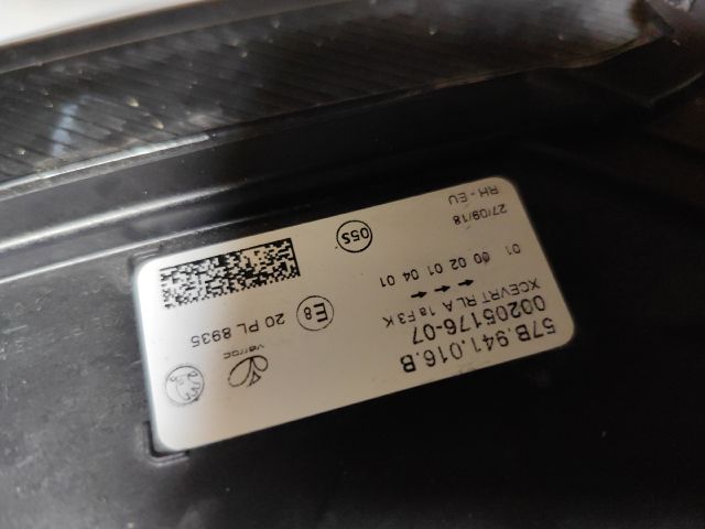 bontott SKODA KAROQ Jobb Ledes Fényszóró