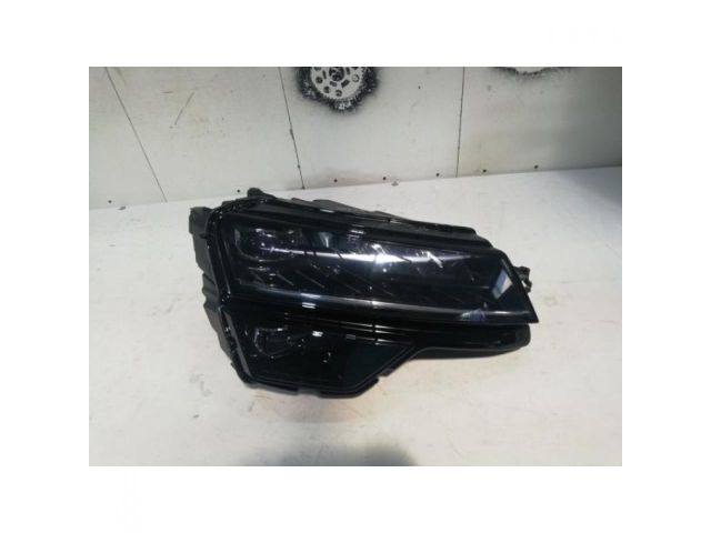 bontott SKODA KAROQ Jobb Ledes Fényszóró