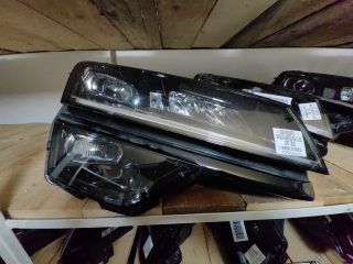 bontott SKODA KAROQ Jobb Ledes Fényszóró