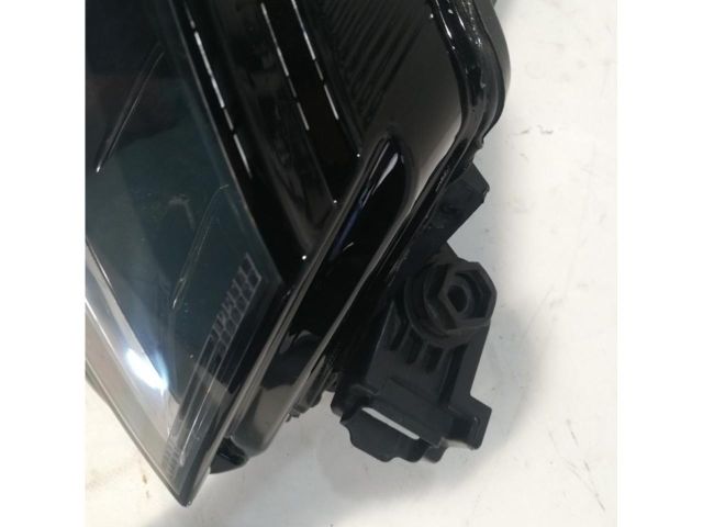 bontott SKODA KAROQ Jobb Ledes Fényszóró