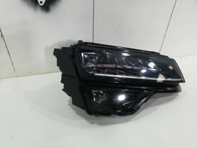 bontott SKODA KAROQ Jobb Ledes Fényszóró