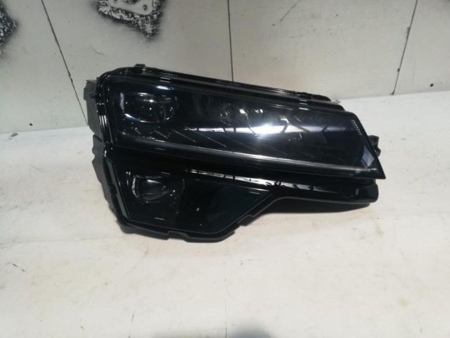 bontott SKODA KAROQ Jobb Ledes Fényszóró