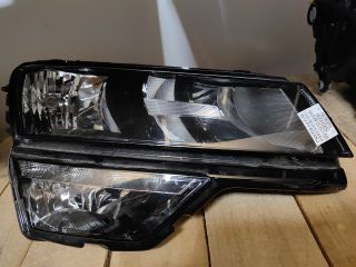 bontott SKODA KAROQ Jobb Ledes Fényszóró