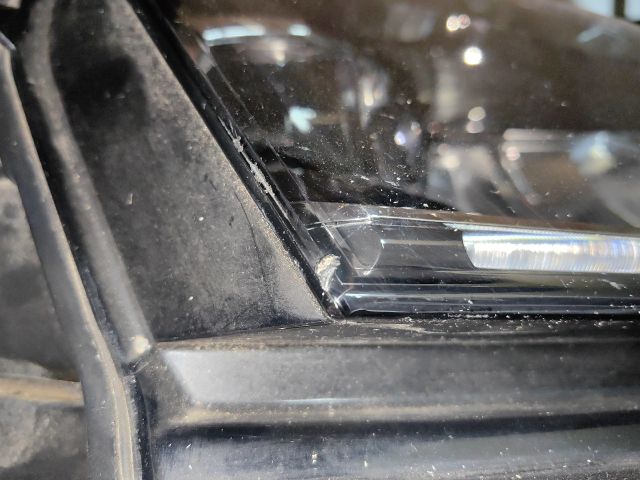 bontott SKODA KAROQ Jobb Ledes Fényszóró