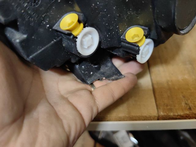 bontott SKODA KAROQ Jobb Ledes Fényszóró