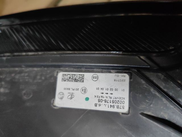 bontott SKODA KAROQ Jobb Ledes Fényszóró