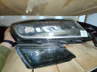 bontott SKODA KAROQ Jobb Ledes Fényszóró