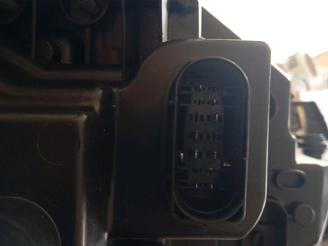 bontott SKODA KAROQ Jobb Ledes Fényszóró