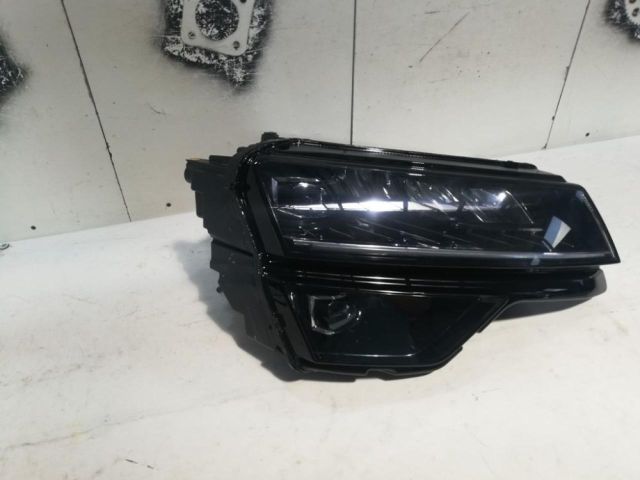 bontott SKODA KAROQ Jobb Ledes Fényszóró