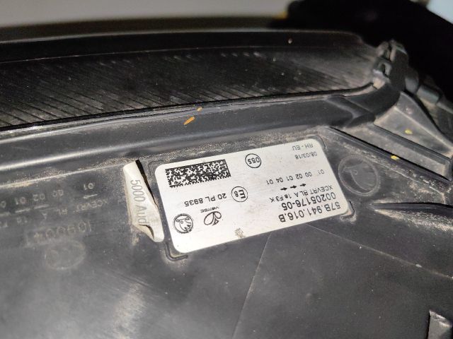 bontott SKODA KAROQ Jobb Ledes Fényszóró